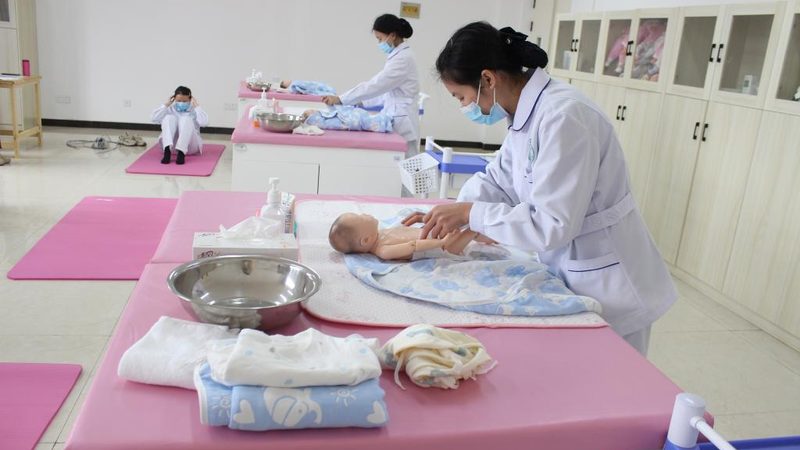 广州天河区育婴师培训班：育儿路上的专业助力